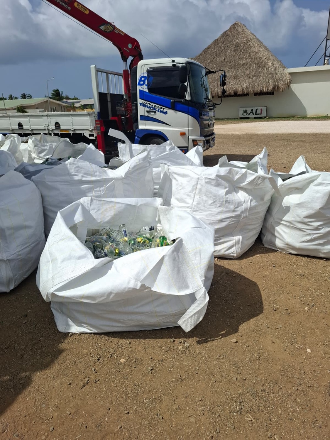 Bigbags vol ingezameld glas