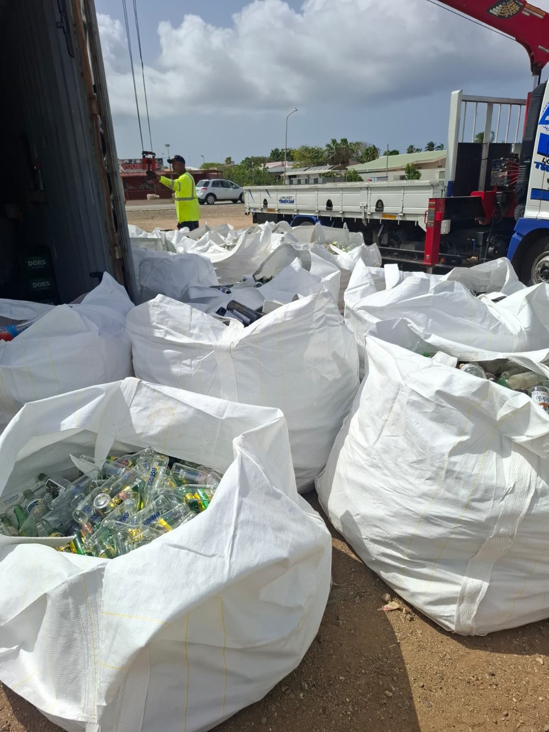 Bigbags vol gescheiden ingezameld glas
